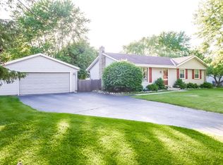 165 Ridgeway Dr, Dousman, WI 53118