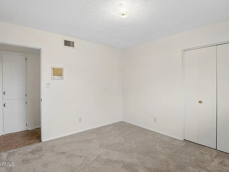 1014 E Balboa Cir — Photo 28