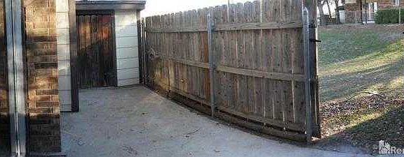 4th image of 3008 Chaucer Dr APT A