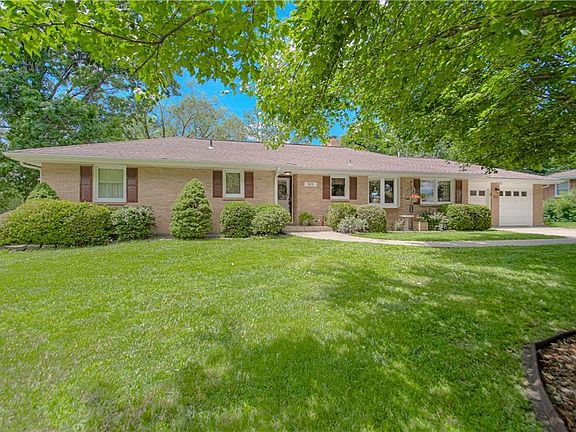 2nd image of 922 Ridgeway Dr