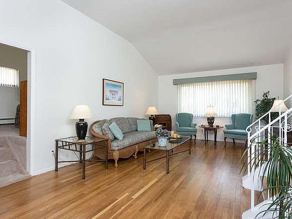 5th image of 47 Dorchester Dr