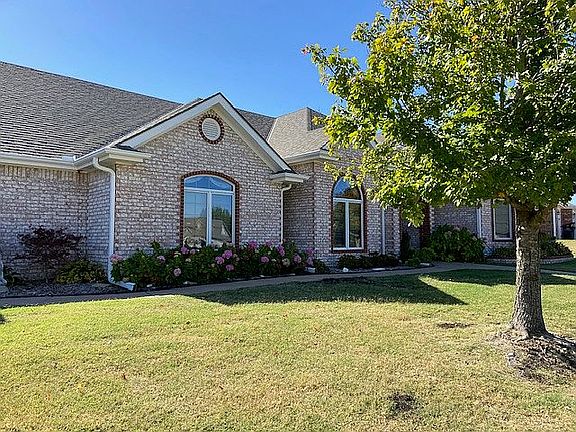 3rd image of 5565 Park Hill Dr