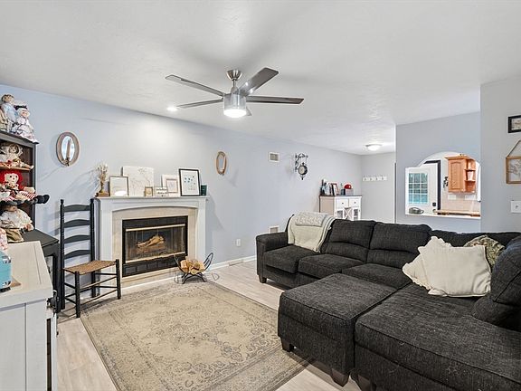 4th image of 240 Horizon Way