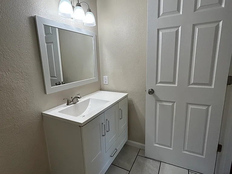 3953 N Palm Grove Dr #1 — Photo 19