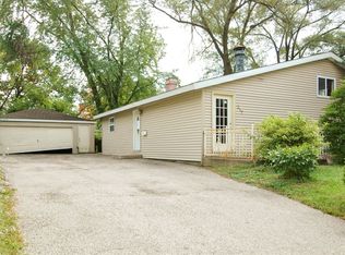 217 Sioux Ave, Carpentersville, IL 60110