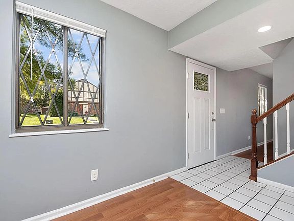 4th image of 7512 Parliament Ct