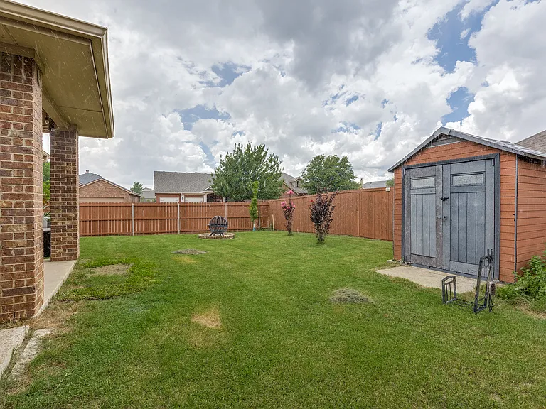 540 Vidalia Ct — Photo 6