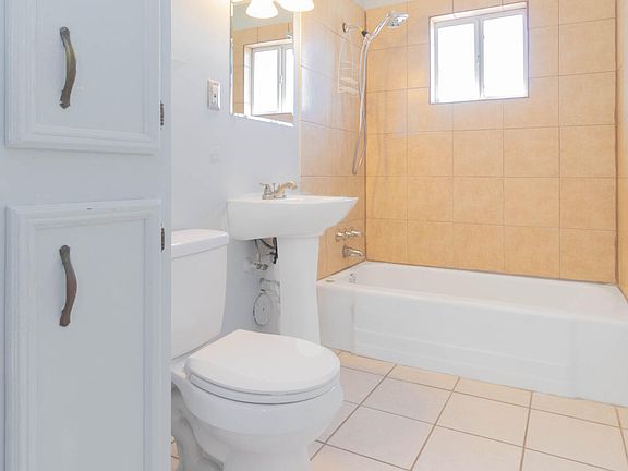 3rd image of 451 Borrett St