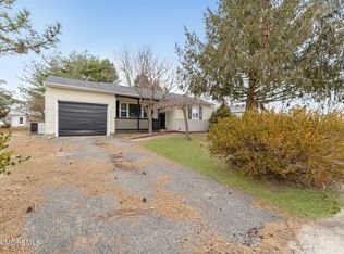 18 Bolingbroke Dr, Toms River, NJ 08757