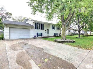 1448 17th Ave, Camanche, IA 52730