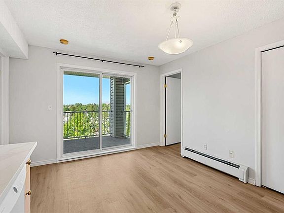 4th image of 1717 60th St SE #425