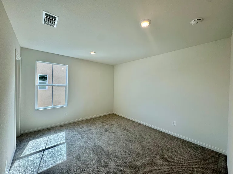 20984 Center St — Photo 4