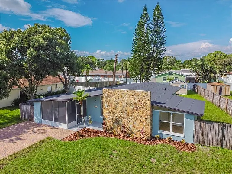 139 Sunlit Cove Dr NE — Photo 2