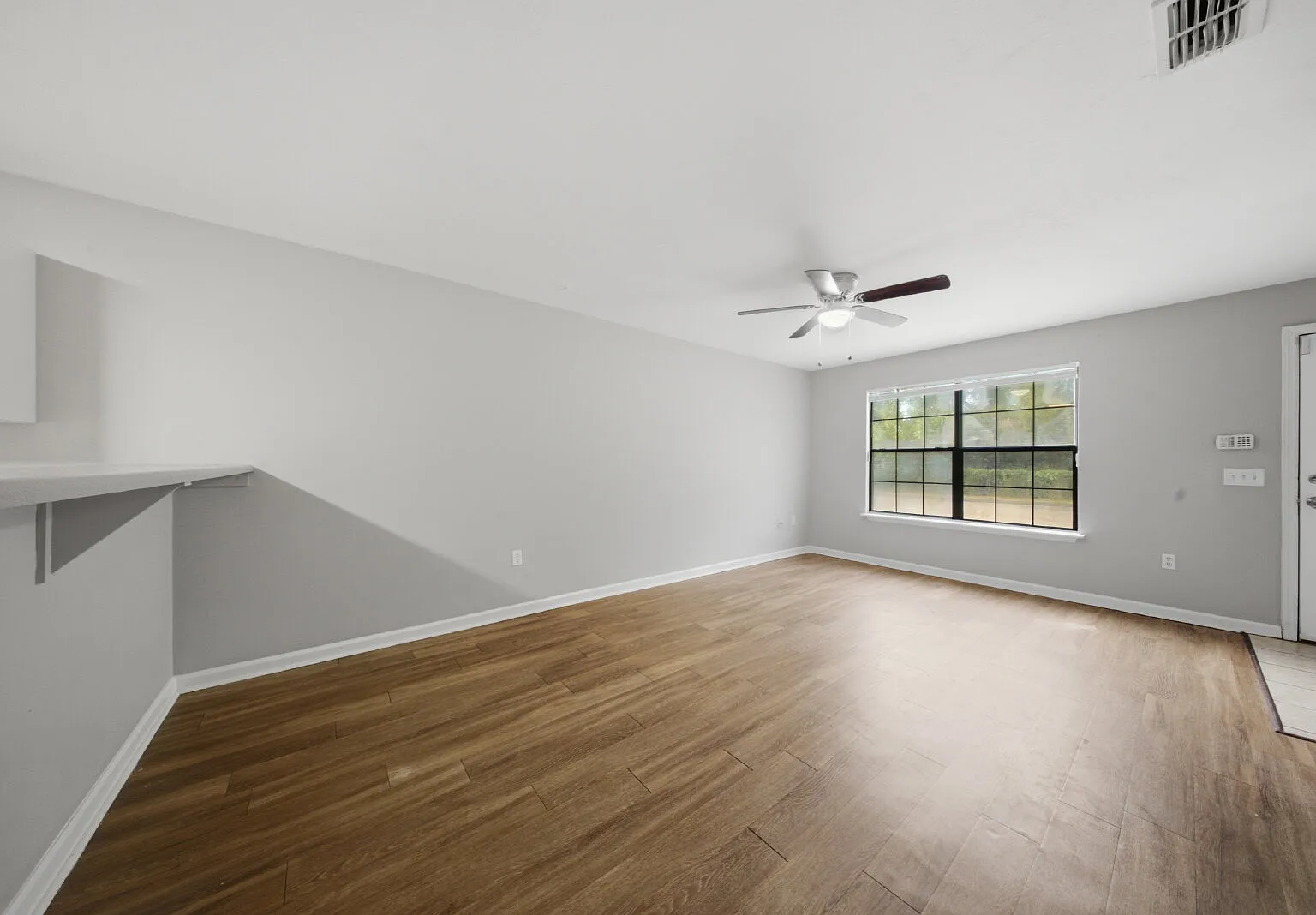 2 bed, 2.5 bath, 1100 sqft, $1,250 — Photo 2