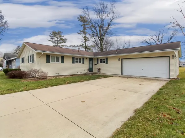 504 Taft Ave, Charleston, IL 61920