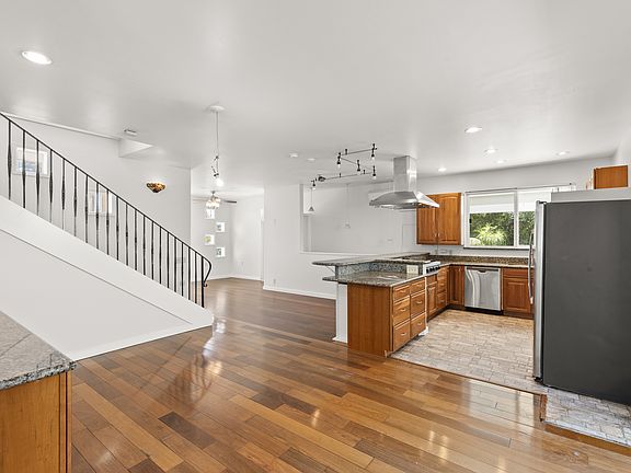 5th image of 303 4th St