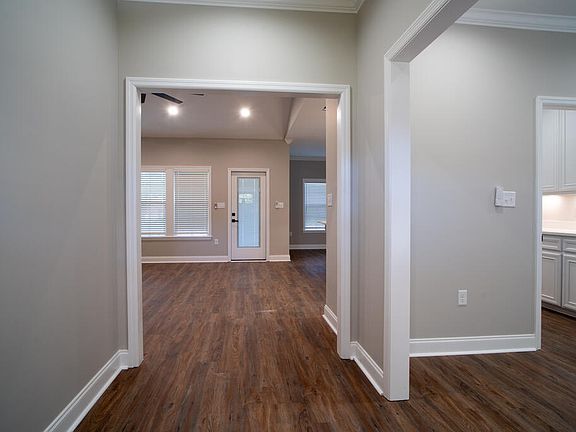 3rd image of 6 Harnage Rd