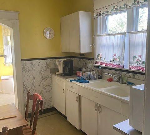 5th image of 1019 Hollywood Pl
