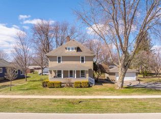 421 Lobeck Ave, Readlyn, IA 50668