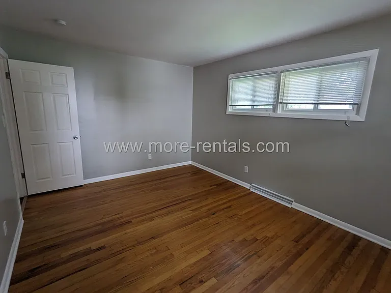 398 Collingwood Ave — Photo 13
