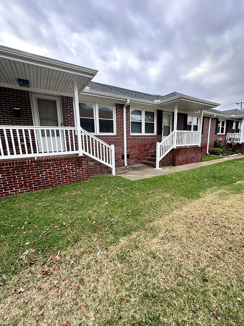 2216 Pretty Lake Ave — Photo 1