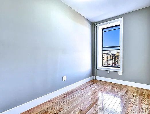 2nd image of 403 W 205th St APT 55