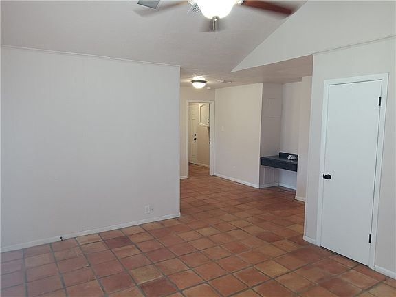 3rd image of 3203 Heatherwood Dr