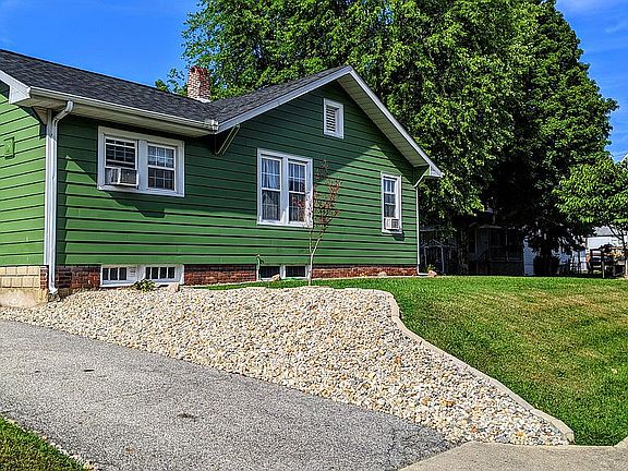 5th image of 302 Lincoln Ave