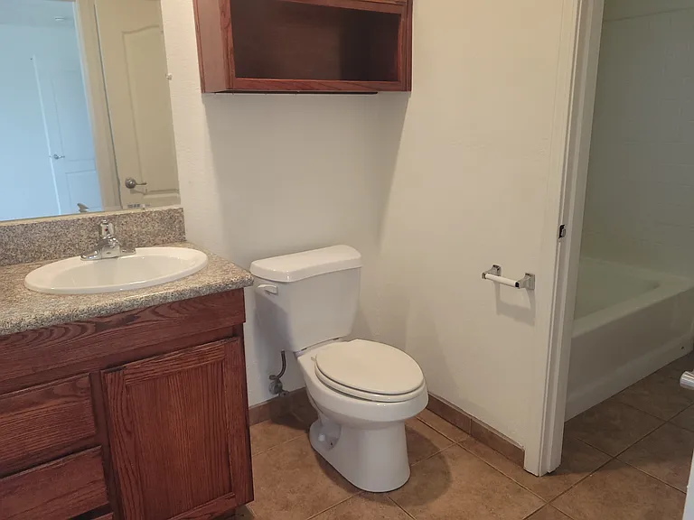 460 Oswell St #460 — Photo 11