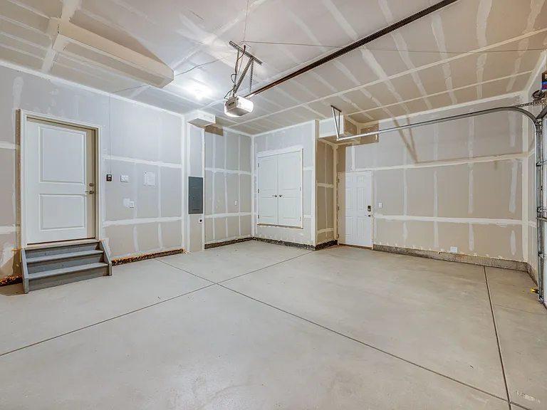 Oversized 2 car garage with 220 volt for car charging