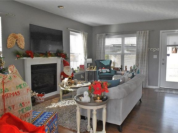 3rd image of 4150 Primrose Way
