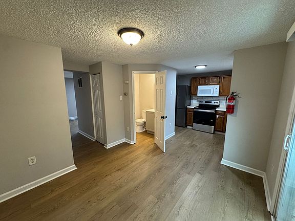 3rd image of 181 Logan St