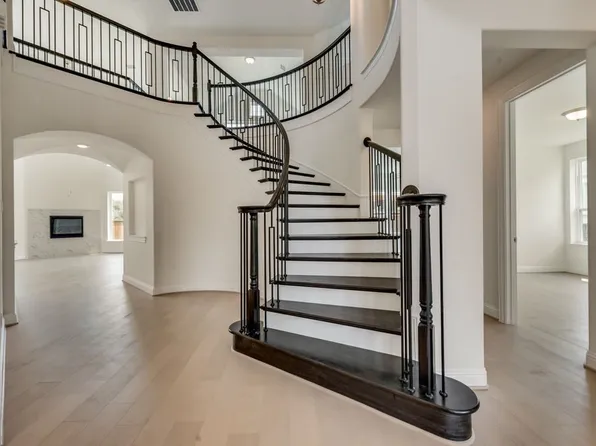 924 Southern Hills Way, Aubrey, TX 76227