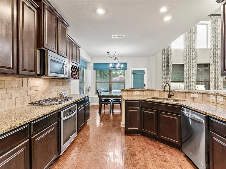 5733 Coleto Creek Cir — Photo 31