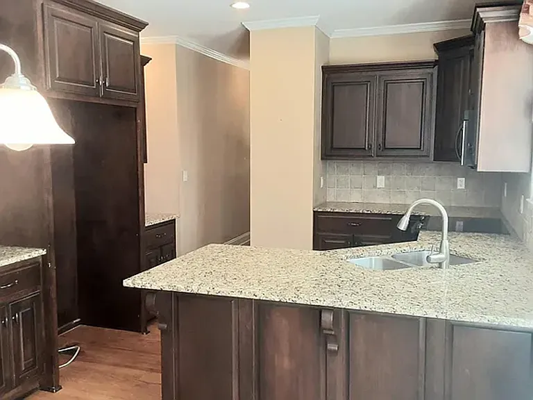 1070 Camden Park Dr — Photo 2