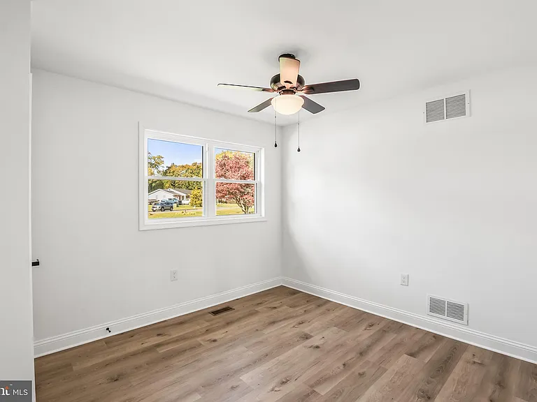 313 Windsor Ct — Photo 63