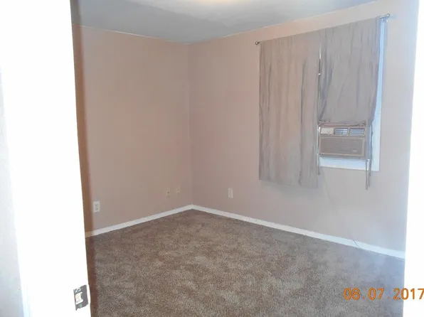 94 V St, Springfield, OR 97477