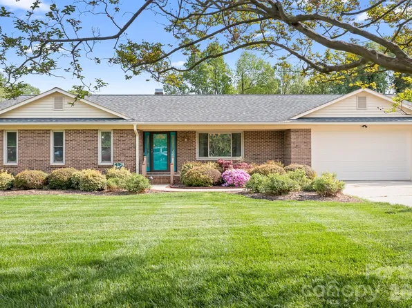 676 Sunridge Dr, Lincolnton, NC 28092