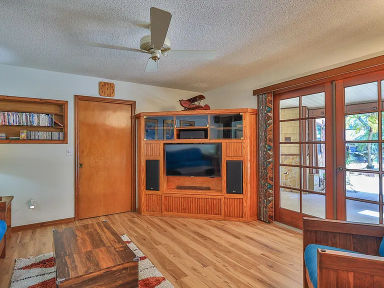 1807 Lindbergh Ln — Photo 16