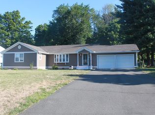 128 Harvest Hill Rd, Berlin, CT 06037