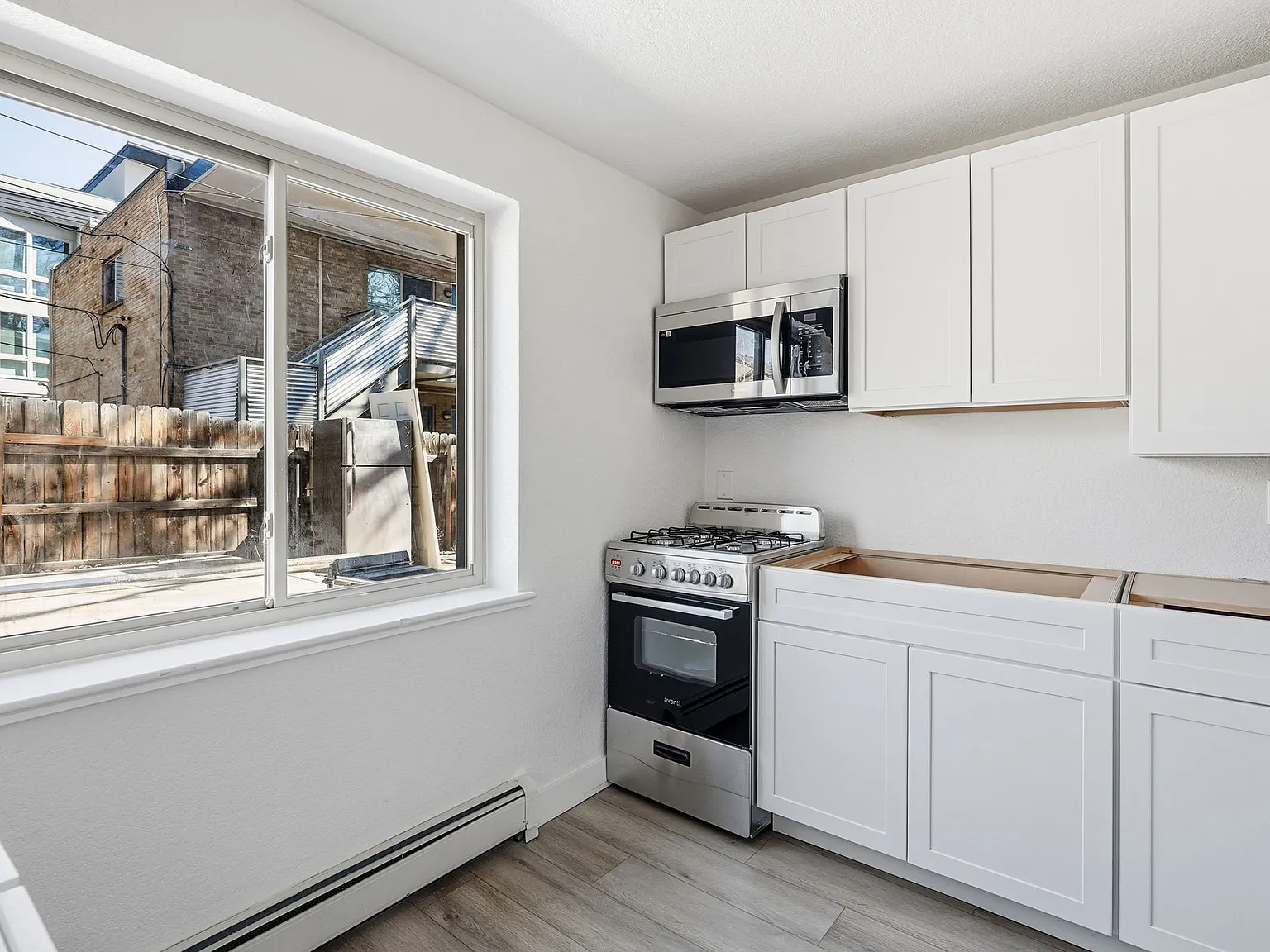 2 bed, 750 sqft, $1,600 — Photo 4