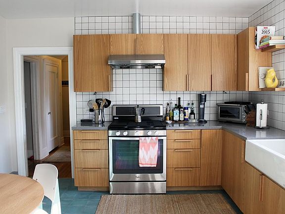 2nd image of 521 N Avenue 66
