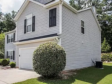 4 bed, 2.5 bath, 2312 sqft, $2,300 — Photo 2