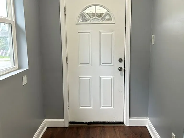 925 Xenia Ave — Photo 5