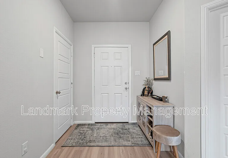 1206 Fox Chase Dr — Photo 4