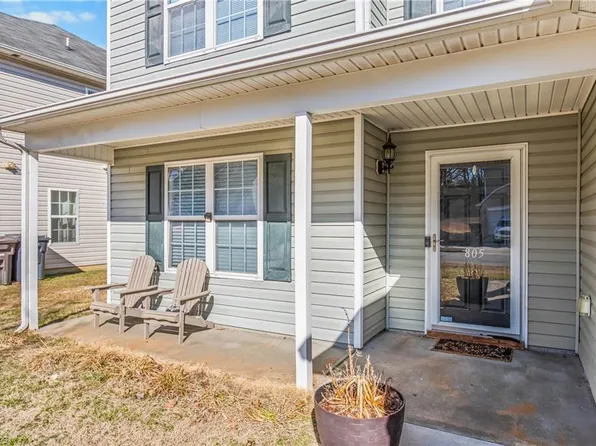 805 Forest Crest Dr, Greensboro, NC 27406