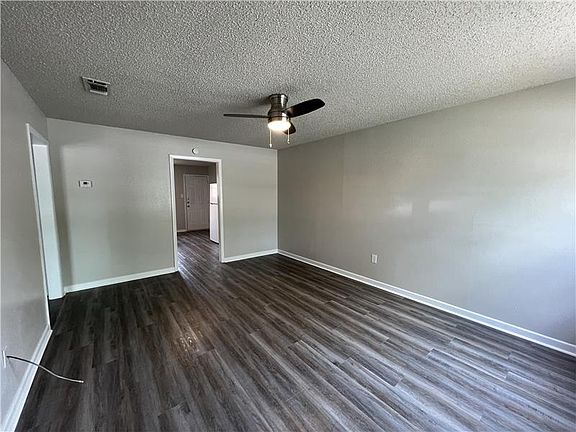 2nd image of 512 W Avenue B