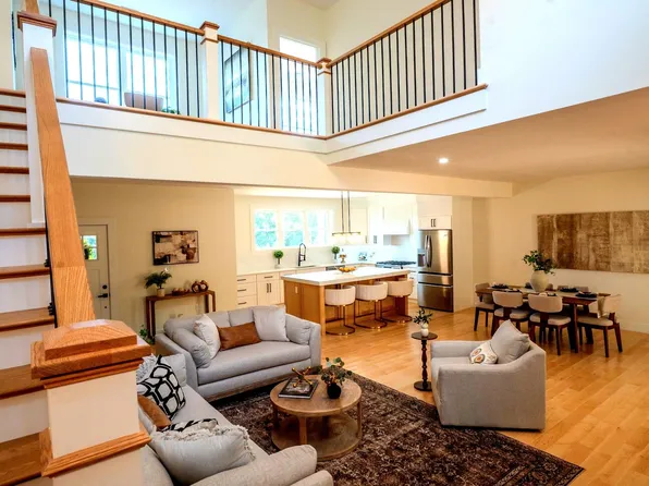 55 Indian Rock Road, Bedford, NH 03110-4219