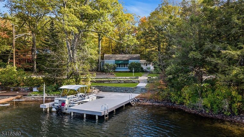 1st image of 149 Lake End Rd