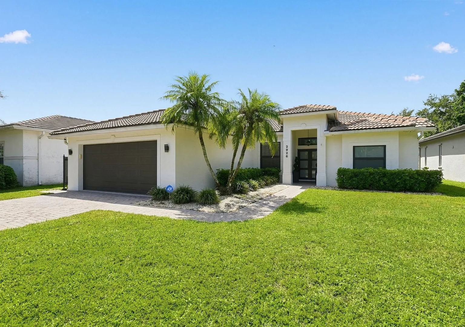 Stunning 4BR House in Naples — Photo 2